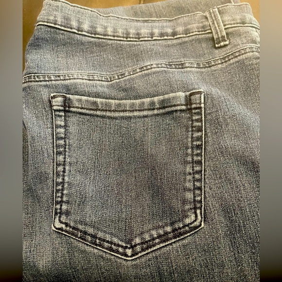 Gloria Vanderbilt Denim - Gloria Vanderbilt jeans women’s size 18, average, 38” waist measurements in pics